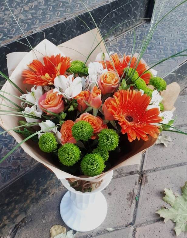 Букет цветов из: Герберы, Хризантемы, Альстромерии и Розы в Рассыльной