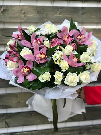 Букет цветов из: Розы и Хризантемы в Рассыльной