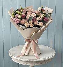 Букет цветов из:  Розы и Лизиантусы #REPLACE_PRED# Рассыльной