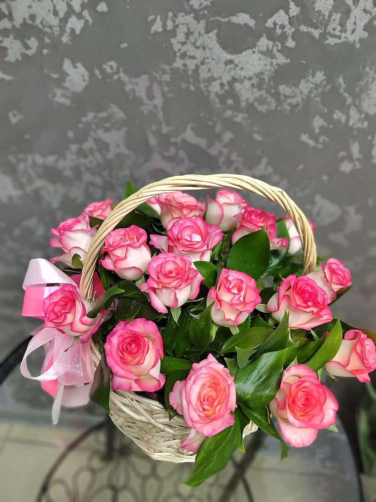 Цветочная композиция из Розы в корзине в Рассыльной