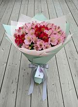 Букет цветов из:  Альстромерии #REPLACE_PRED# Рассыльной