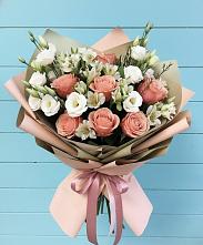 Букет цветов из:  Розы, Альстромерии и Лизиантусы в Рассыльной