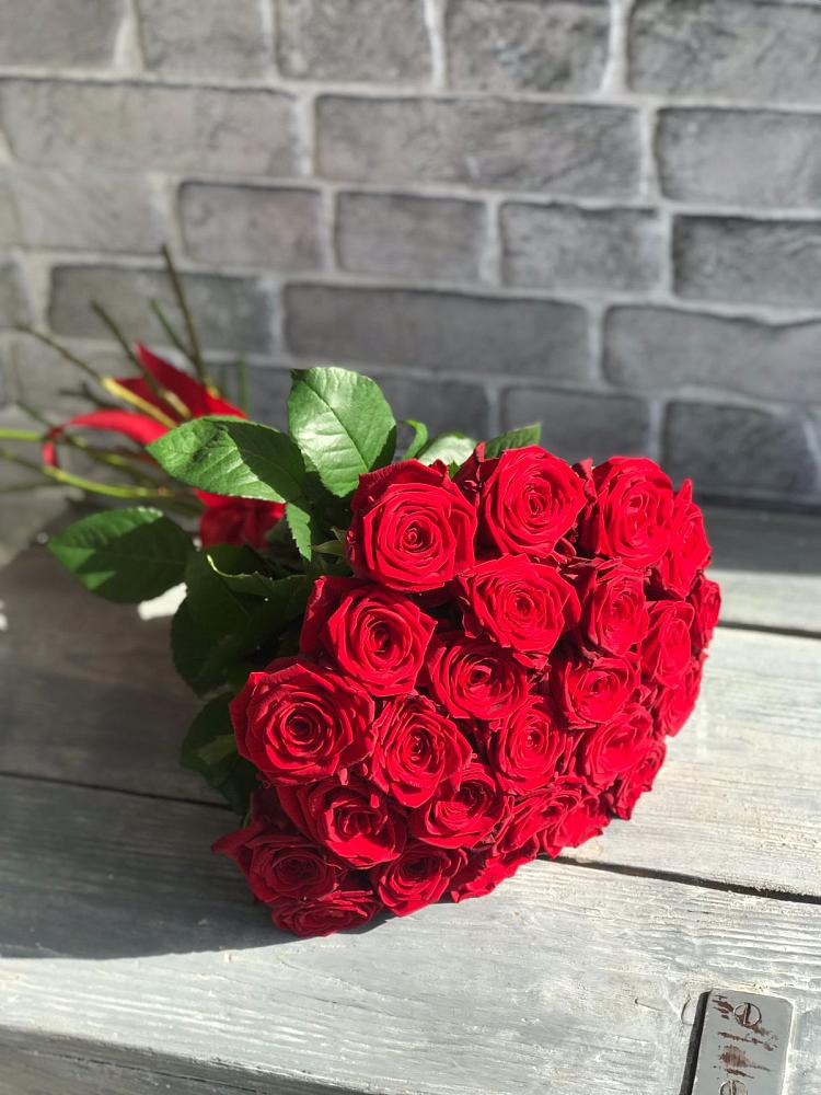 Букет Красные розы Фридом в Рассыльной