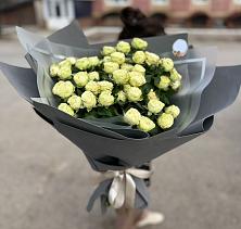 Букет Белые кустовые розы Солинеро в Рассыльной