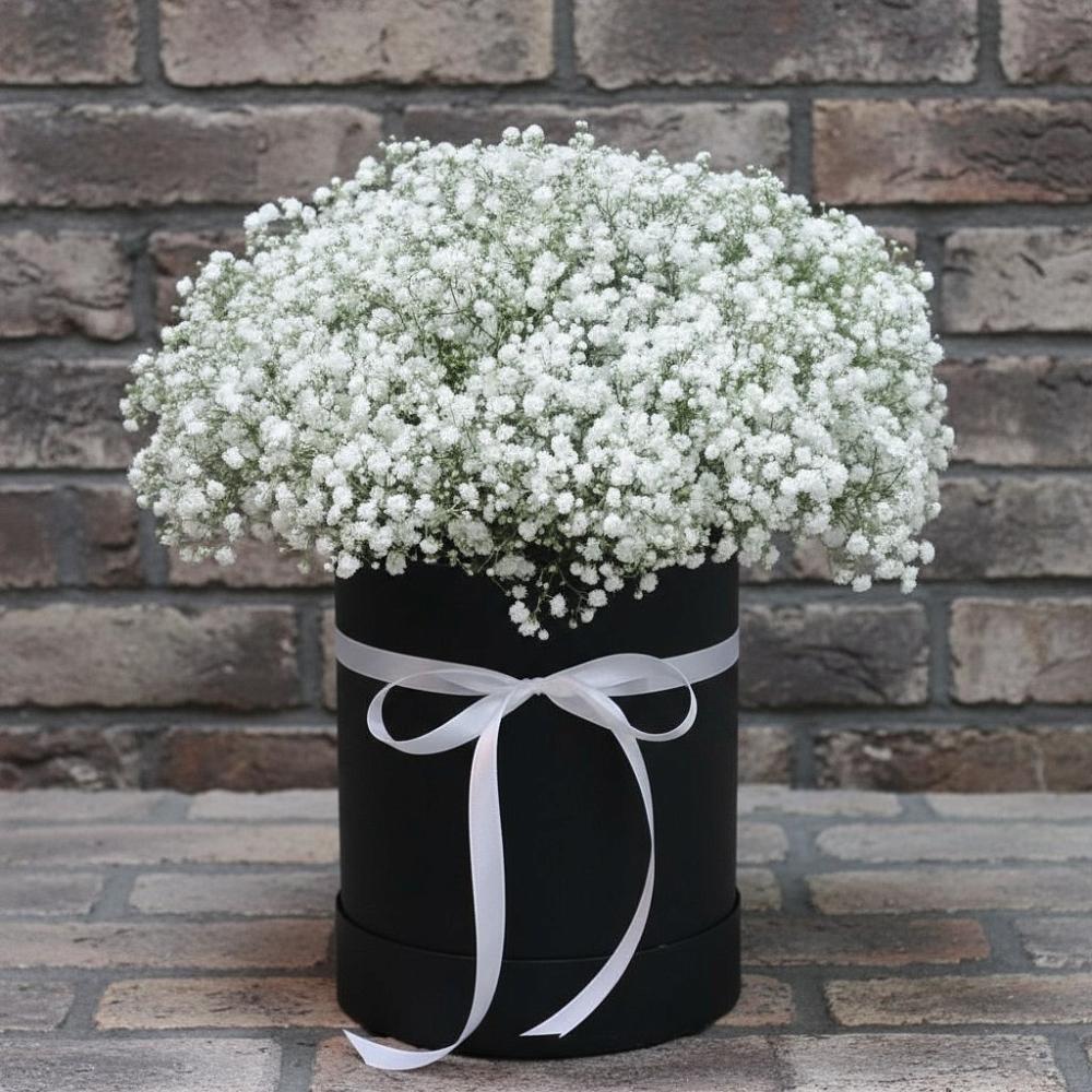 Цветочная композиция из Гипсофила в шляпной коробке в Рассыльной