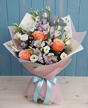 Букет цветов из:  Лизиантусы, Розы, Альстромерии и Гипсофила в Рассыльной