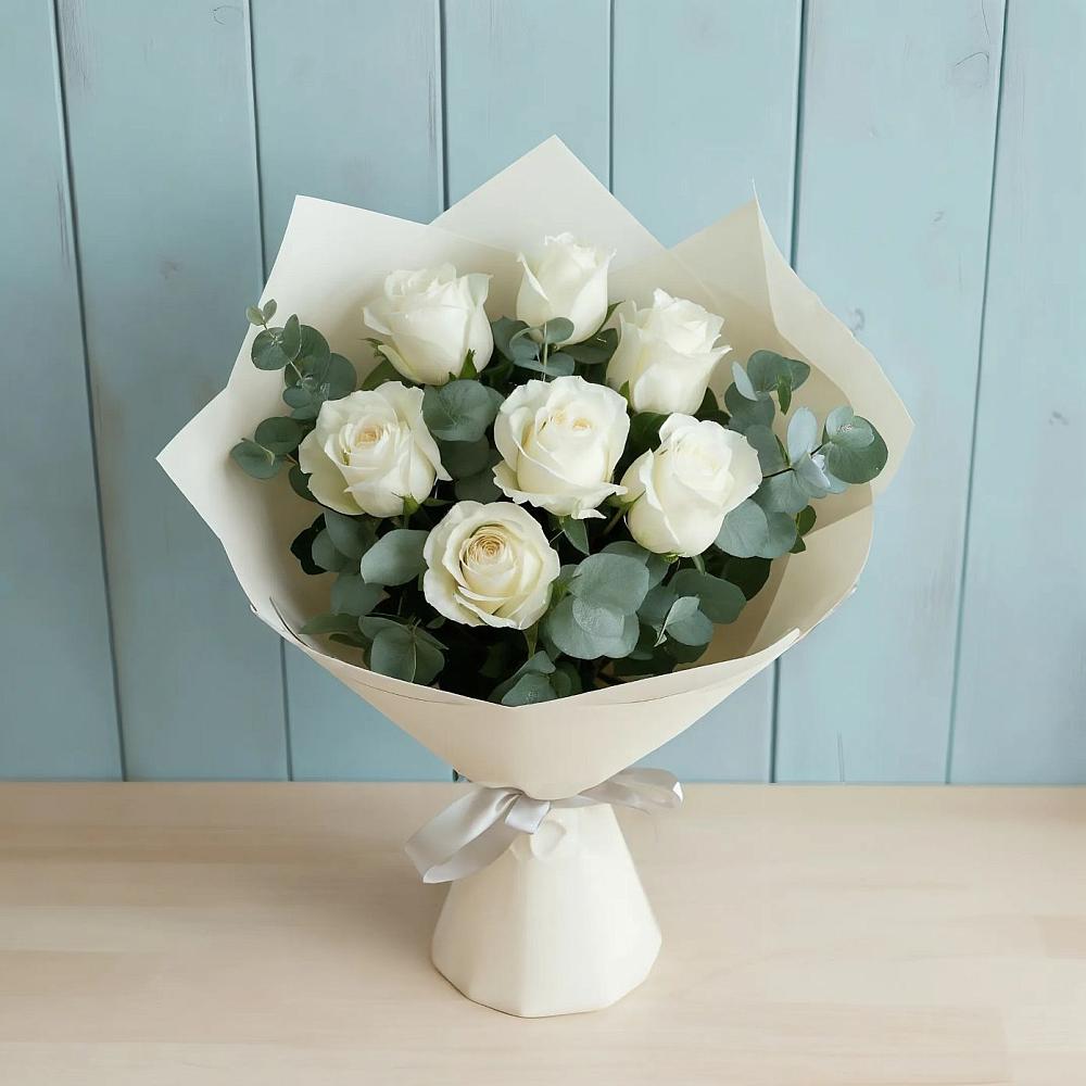 Букет Белые розы в Эвкалипте в Рассыльной