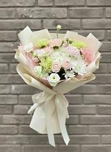 Букет цветов из:  Гвоздики, Розы, Лизиантусы и Хризантемы #REPLACE_PRED# Рассыльной