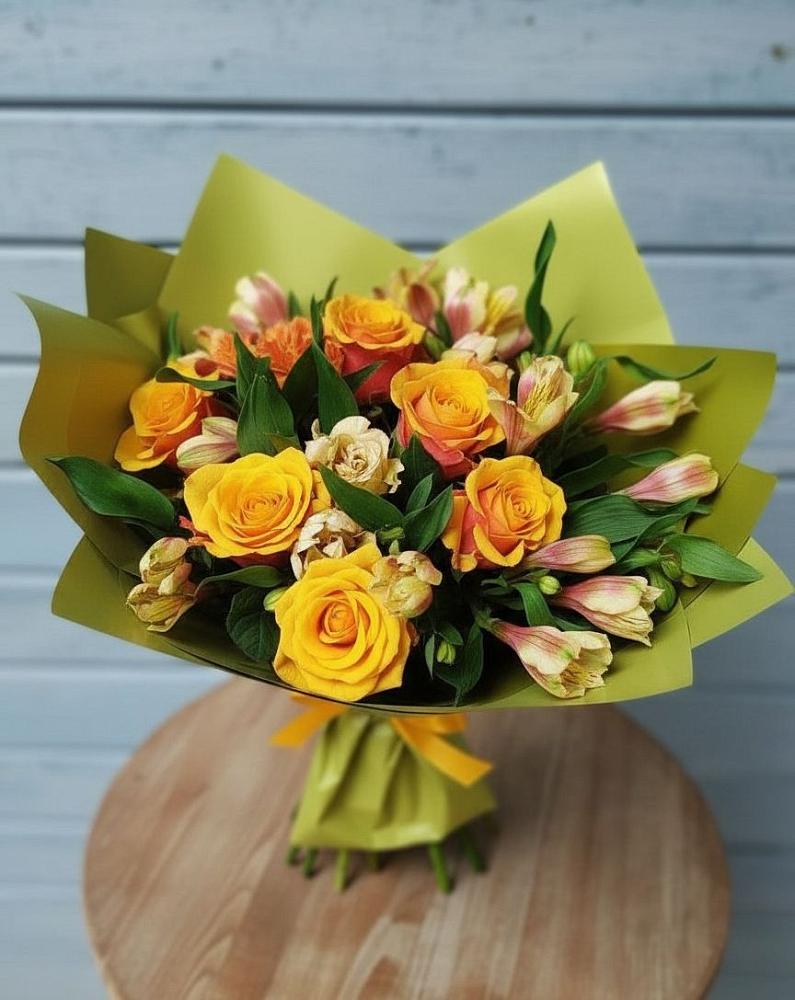 Букет цветов из: Альстромерии и Розы в Рассыльной