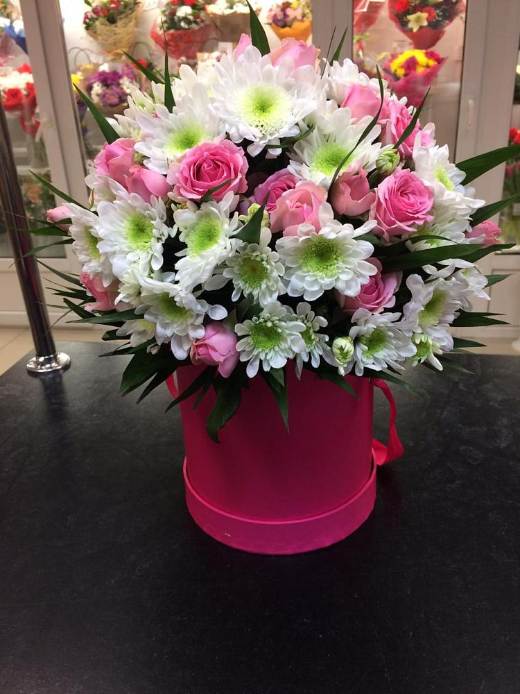 Цветочная композиция из Розы и Хризантемы в шляпной коробке в Рассыльной