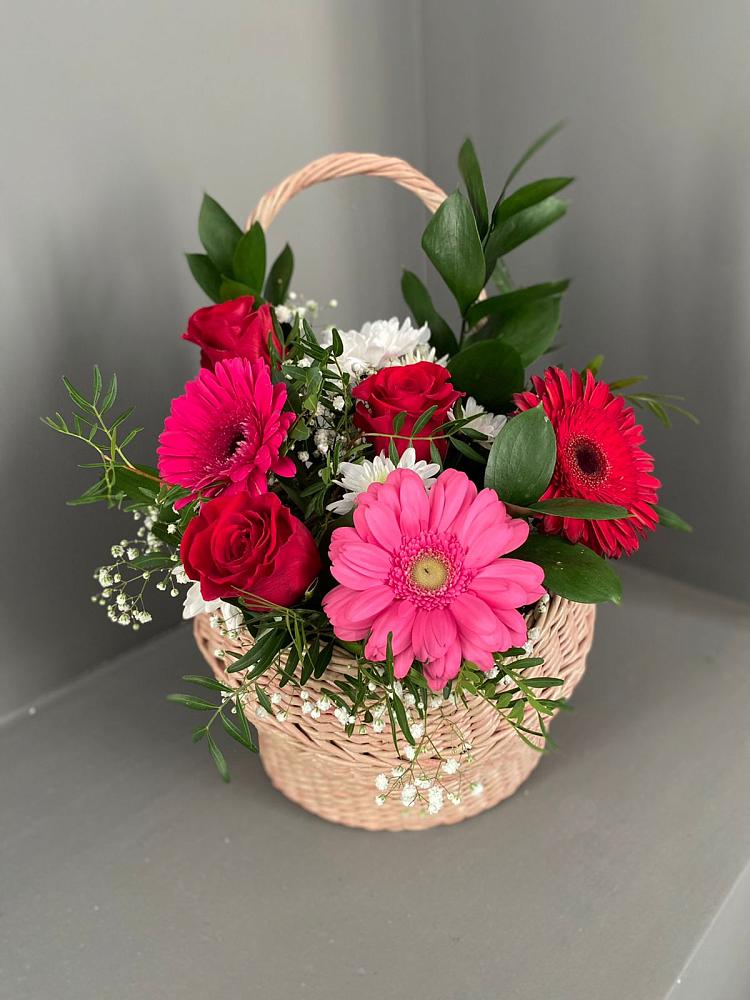 Цветочная композиция из Розы, Хризантемы и Герберы в корзине в Рассыльной