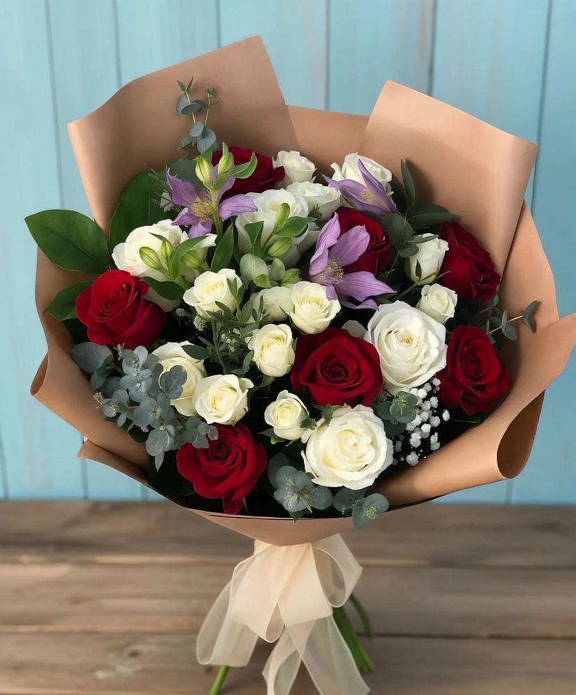 Букет цветов из: Розы и Альстромерии в Рассыльной