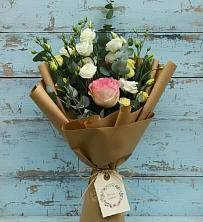 Букет цветов из:  Розы и Лизиантусы в Рассыльной