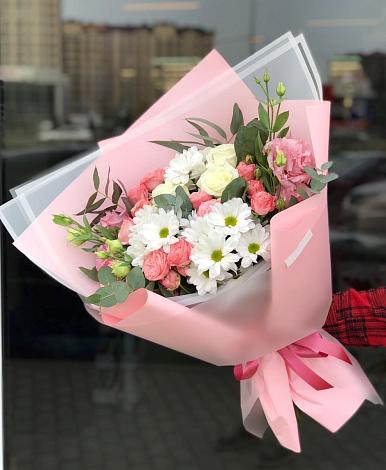 Букет цветов из: Розы, Лизиантусы и Хризантемы в Рассыльной