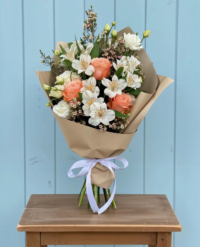 Букет цветов из: Альстромерии, Лизиантусы, Розы и Хризантемы в Рассыльной